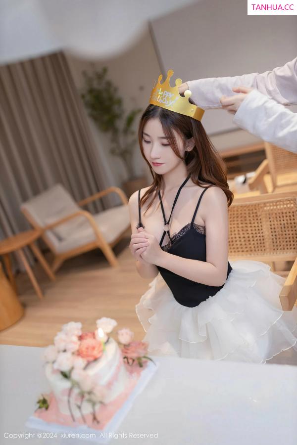   [XiuRen]高清写真图 2024.04.16 No.8398 杏子Yada 黑丝美腿第7张图片
